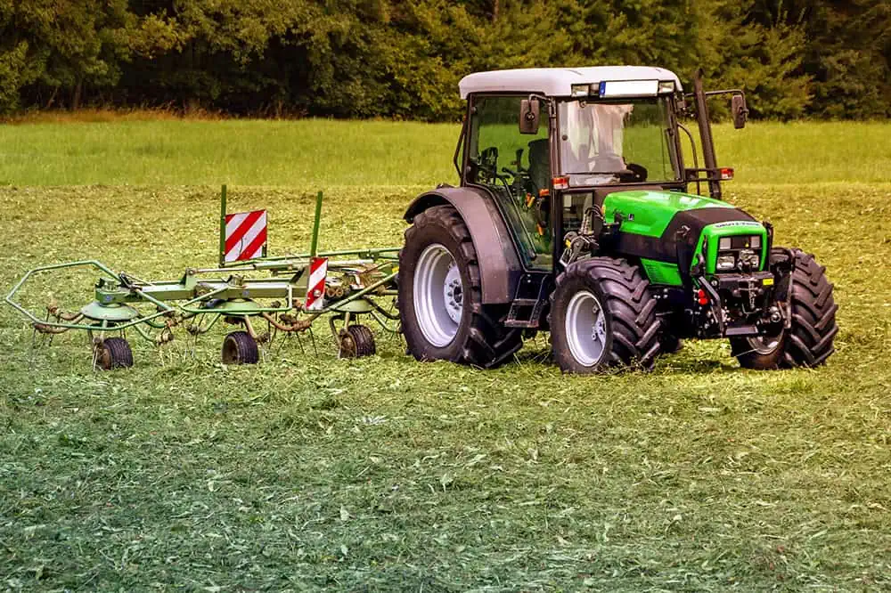 Traktor med eller utan släp.