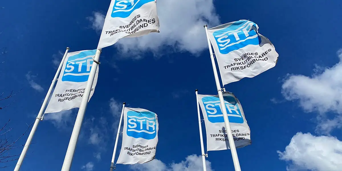 STR_flaggor_blå himmel_1200x600